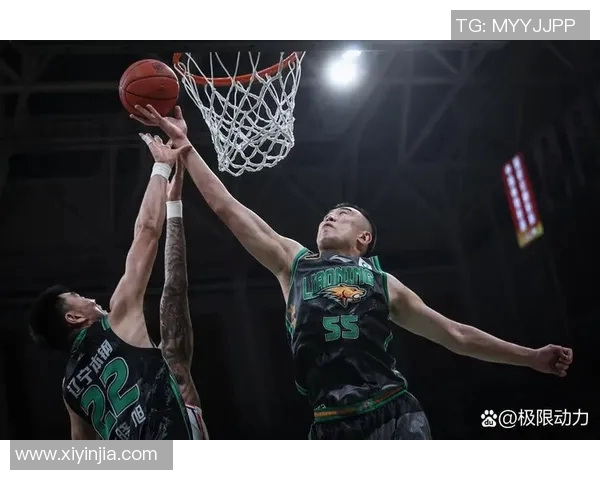 广东大溢与辽宁本钢激战正酣谁将赢得这场篮球巅峰对决