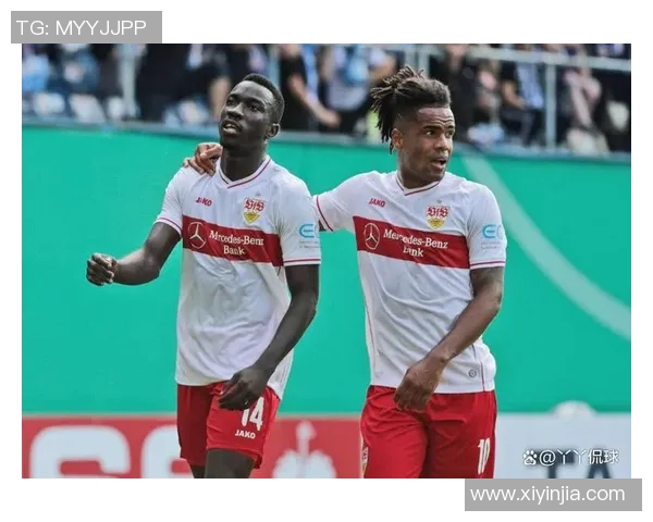 前进之鹰与多德勒的激烈对决展现足球魅力与团队精神的较量 前进之鹰与多德勒的激烈对决展现足球魅力与团队精神的较量